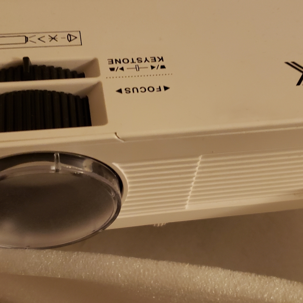 Projector and screen - Picture 5 of 5